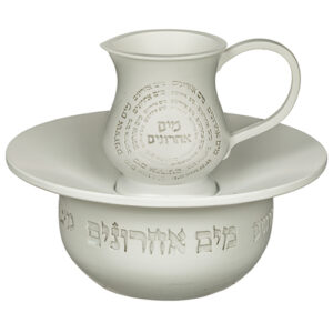 מים אחרונים