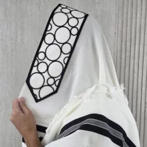 טלית צמר מעוצבת